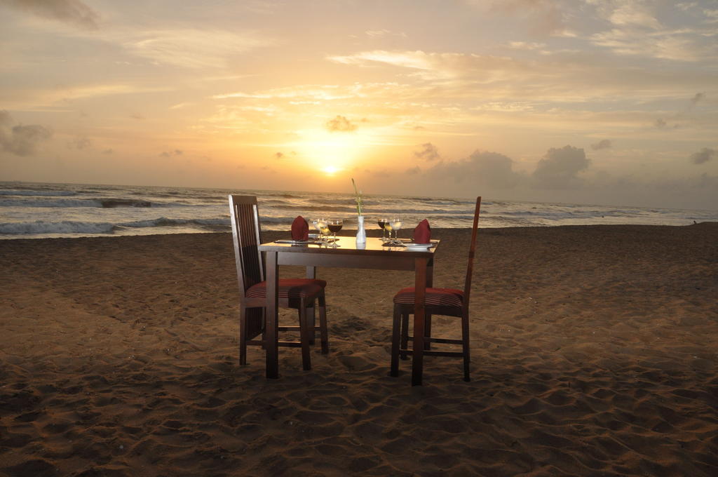 Laya Beach Hotel Wadduwa Exterior foto